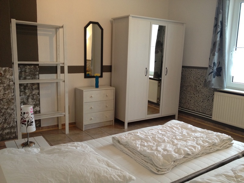 Schlafzimmer 1